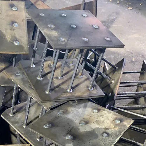 在确定神农架预埋件位置时，需要考虑以下几点