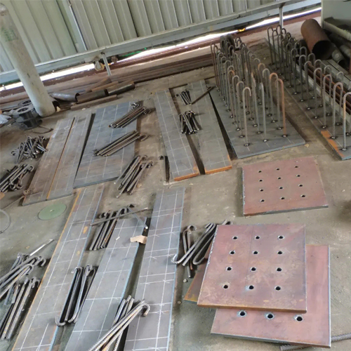 有哪些其他因素会影响神农架预埋件位置的确定？